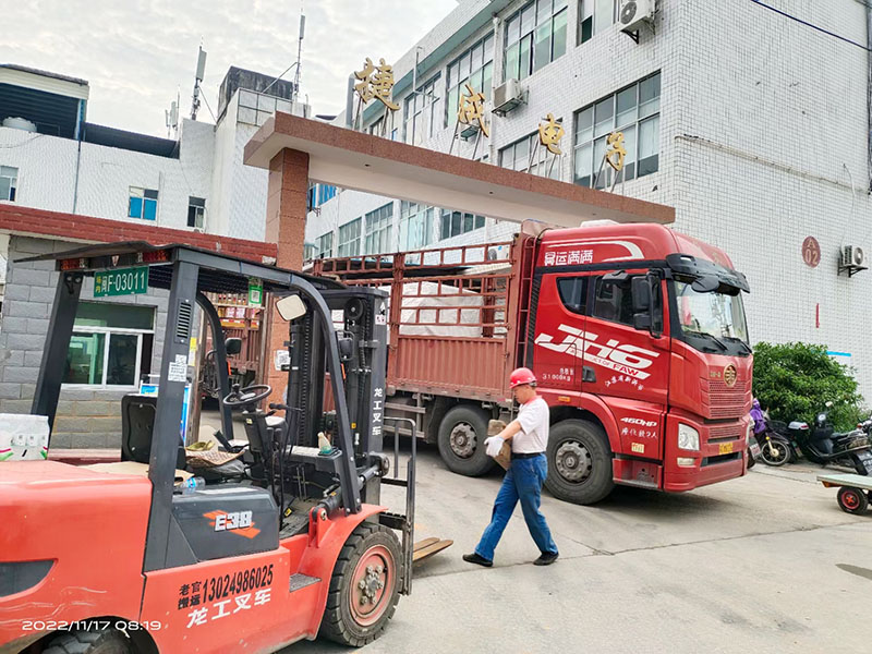 2022年11月17日订购的台湾生产的“东台牌”数控钻孔机安装到位！